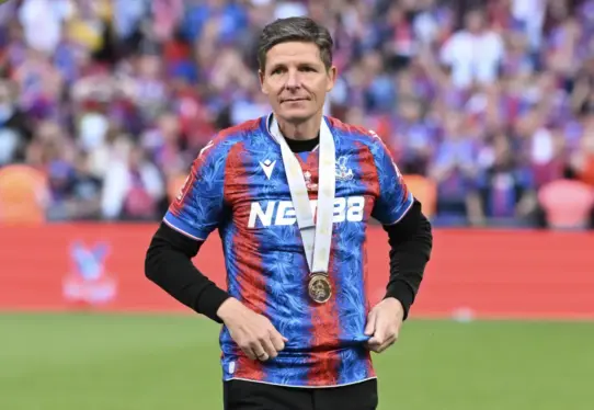Austrian Coach Leaves Palace After Board Rift